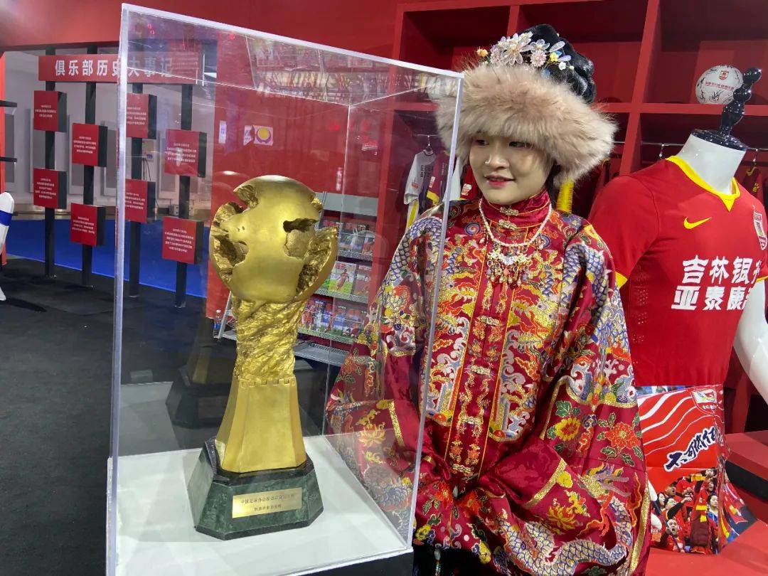 【太阳集团tyc】
【亚泰故事】父与子一起“逛”雪博会 讲述他们与长春亚泰的故事(图4)