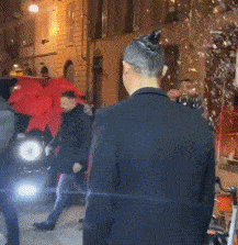 NBA球星太太爱送车?韦德生日爱妻送64万大奔 家人还穿同款庆祝“太阳集团tyc”(图5)
NBA球星太太爱送车?韦德生日爱妻送64万大奔 家人还穿同款庆祝“太阳集团tyc”(图5)