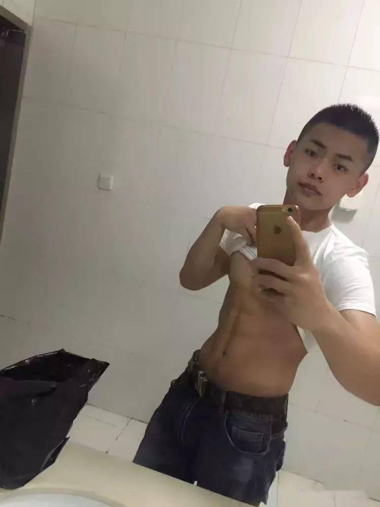 
20岁宁夏小伙练就一身肌肉,收获迷妹无数!_太阳成集团tyc(图3)