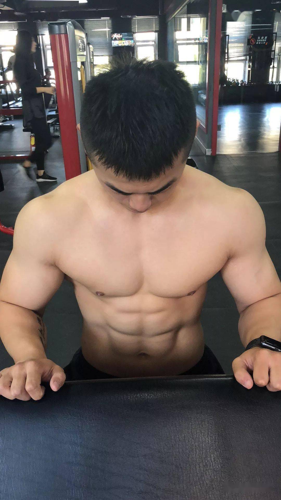 
20岁宁夏小伙练就一身肌肉,收获迷妹无数!_太阳成集团tyc(图5)