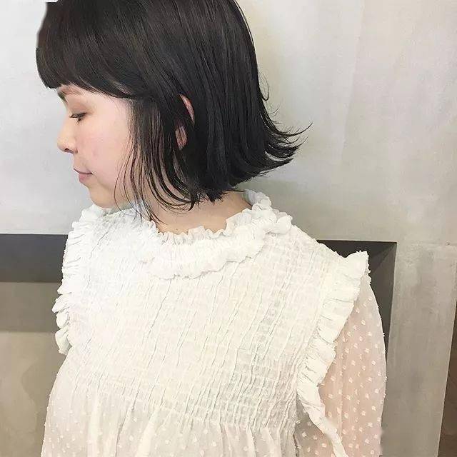 太阳集团tyc|
盛行的这些短发发型设计搭配 每一款都很减龄！(图17)