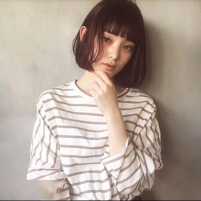 太阳集团tyc|
盛行的这些短发发型设计搭配 每一款都很减龄！(图23)