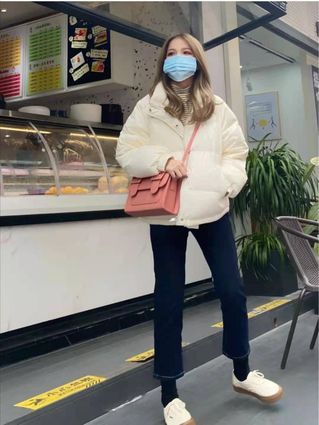 太阳成官网_
短款羽绒服配什么裤子悦目(图7)