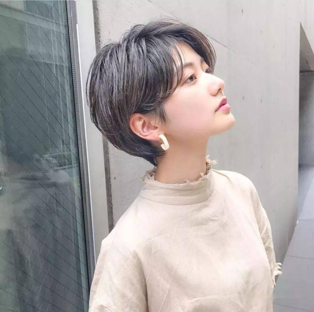 太阳成集团tyc|
2020盛行“5星好评”短发(图36)