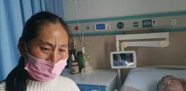 亚运会举重冠军突发重病 妻子捡废品凑钱住院_太阳成集团tyc(图3)
亚运会举重冠军突发重病 妻子捡废品凑钱住院_太阳成集团tyc(图3)