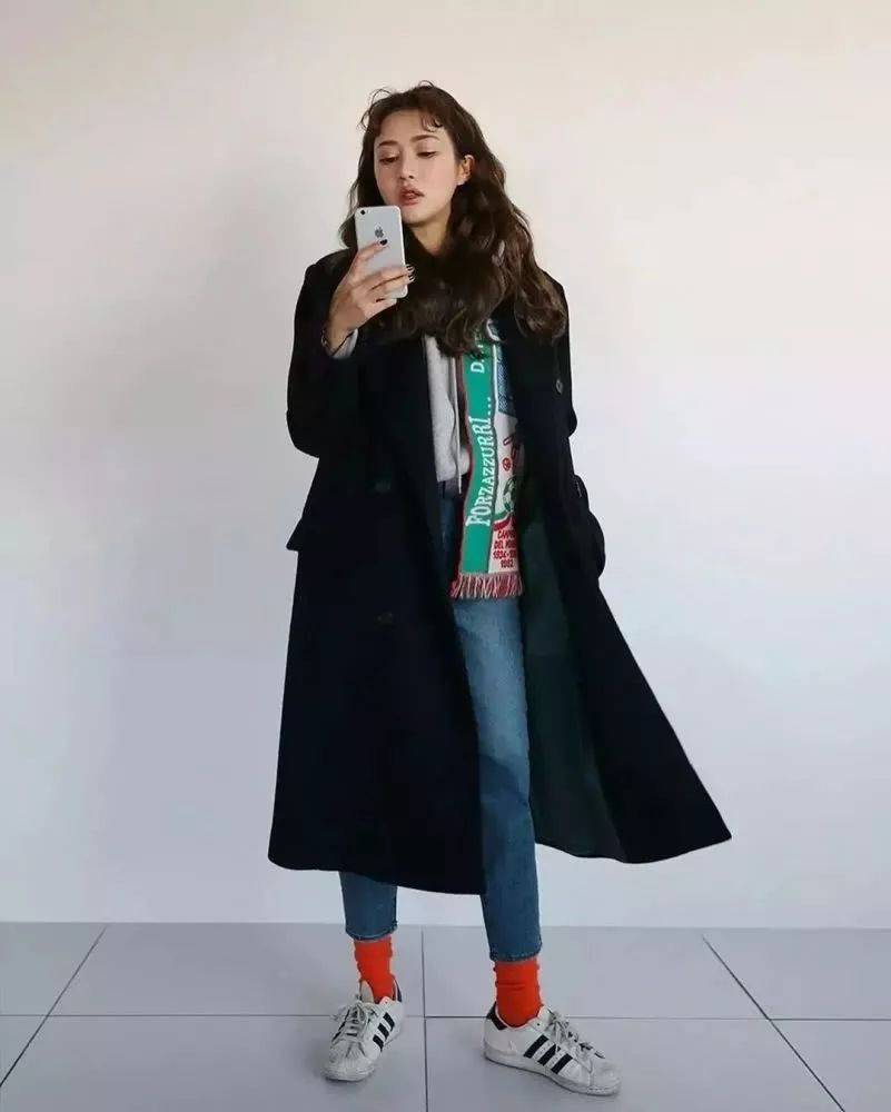 大衣+运动鞋才是今冬最火混搭套路 时髦炸!‘太阳成集团tyc’(图12)
大衣+运动鞋才是今冬最火混搭套路 时髦炸!‘太阳成集团tyc’(图12)