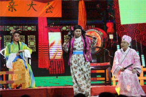 漫威电影《黑豹》海报预告片双发 黑豹正襟危坐尽显王者之势‘太阳成官网’(图2) 太阳集团tyc