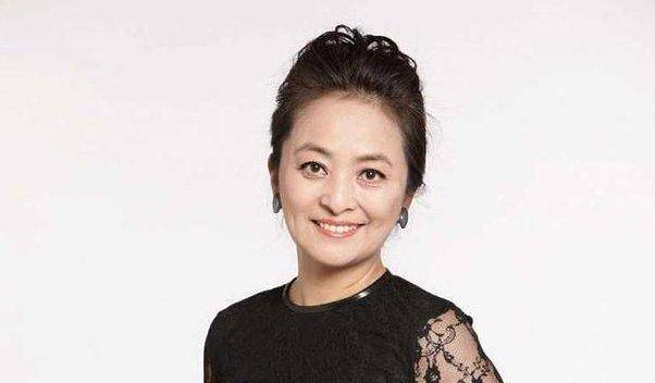 她曾说不嫁中国男子 3任丈夫都是外籍 如今却回国捞金?:太阳集团tyc(图1)
她曾说不嫁中国男子 3任丈夫都是外籍 如今却回国捞金?:太阳集团tyc(图1)