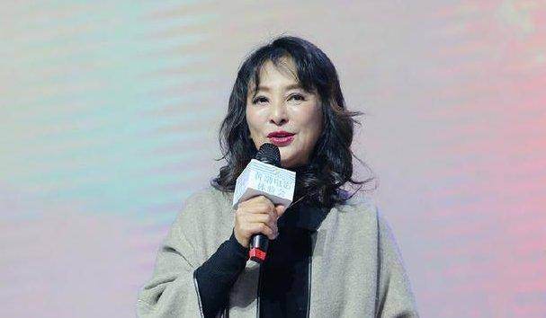 她曾说不嫁中国男子 3任丈夫都是外籍 如今却回国捞金?:太阳集团tyc(图4)
她曾说不嫁中国男子 3任丈夫都是外籍 如今却回国捞金?:太阳集团tyc(图4)