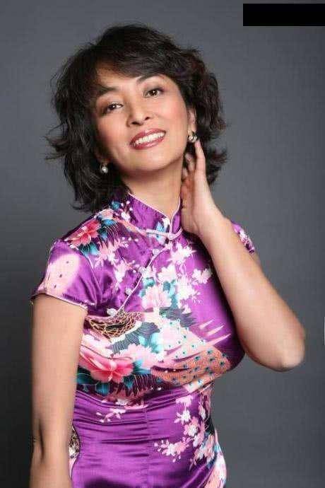 她曾说不嫁中国男子 3任丈夫都是外籍 如今却回国捞金?:太阳集团tyc(图7)
她曾说不嫁中国男子 3任丈夫都是外籍 如今却回国捞金?:太阳集团tyc(图7)