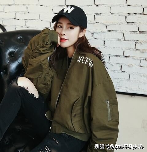 萱客搭配棒球服也可以穿出气质‘太阳成集团tyc’(图1)
萱客搭配棒球服也可以穿出气质‘太阳成集团tyc’(图1)